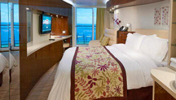 1548636687.2212_c351_Norwegian Cruise Line Norwegian Epic Accommodation Spa Mini Suite.jpg